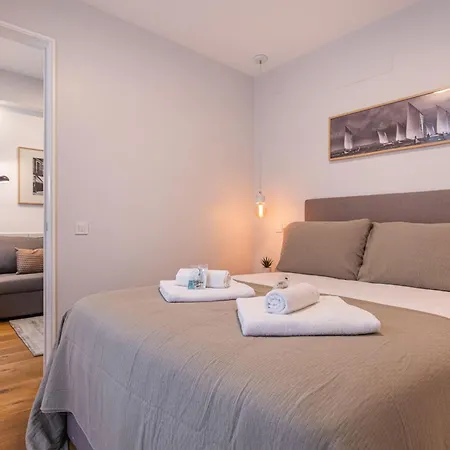 Upscale & Modern 2Bdr Apartment By Lovelystay-3