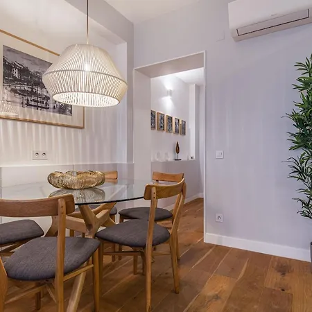 Upscale & Modern 2Bdr Apartment By Lovelystay-3